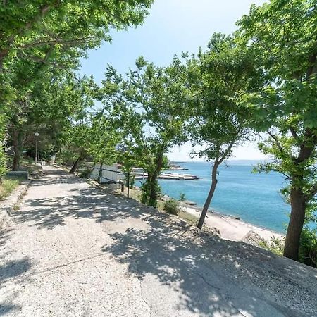 Apartment Villa Bijele Stijene カルロバッグ エクステリア 写真