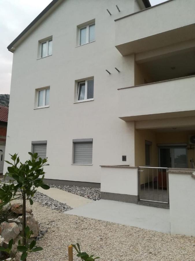 Apartment Villa Bijele Stijene カルロバッグ エクステリア 写真
