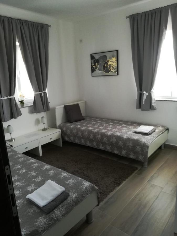 Apartment Villa Bijele Stijene カルロバッグ エクステリア 写真