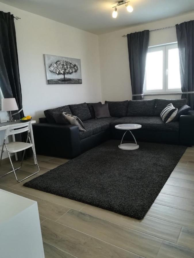 Apartment Villa Bijele Stijene カルロバッグ エクステリア 写真