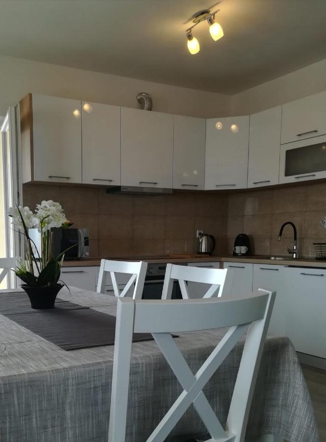 Apartment Villa Bijele Stijene カルロバッグ エクステリア 写真