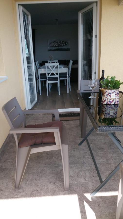 Apartment Villa Bijele Stijene カルロバッグ エクステリア 写真