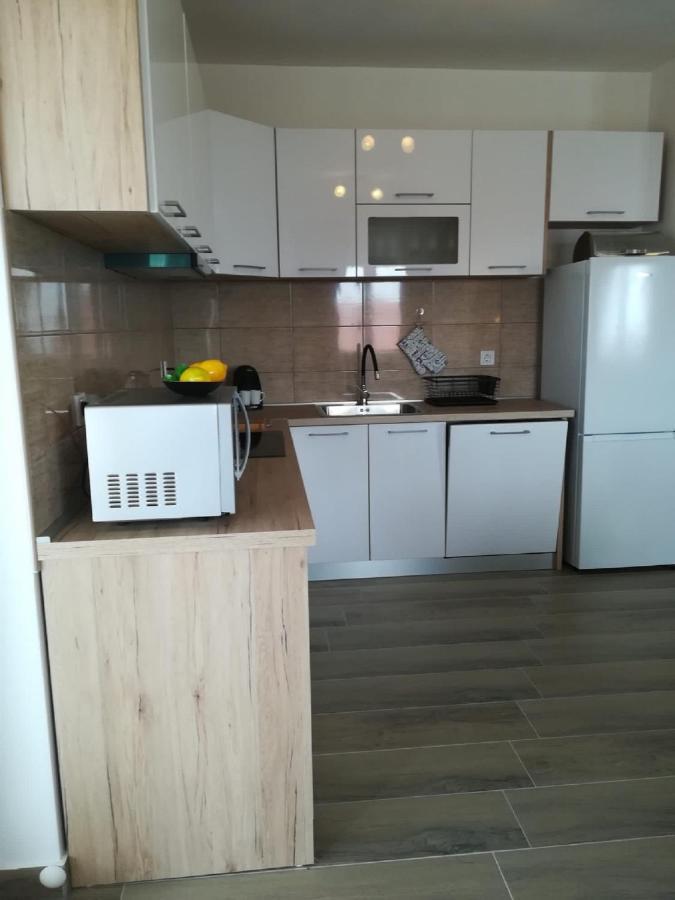 Apartment Villa Bijele Stijene カルロバッグ エクステリア 写真