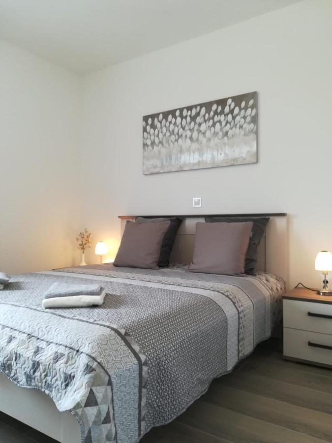 Apartment Villa Bijele Stijene カルロバッグ エクステリア 写真